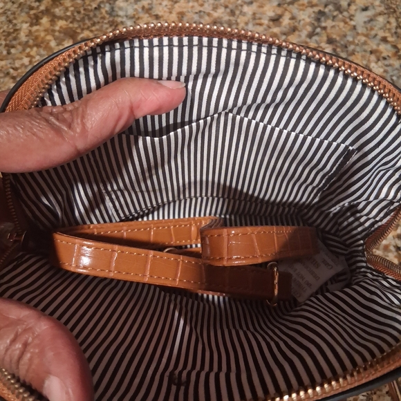 Elegant Brown Mini Crocodile-Embossed Handbag - Picture 3 of 4